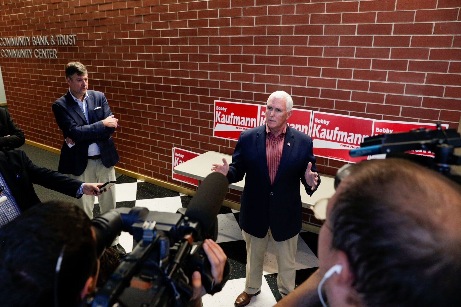 092922-qc-nws-pence-29.jpg